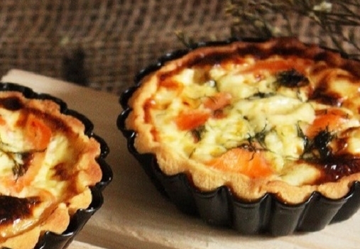 тарталетка с копченой курочкой и черносливом